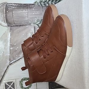 EUC Wonder Nation youth (big boy) size 5 sneakers.